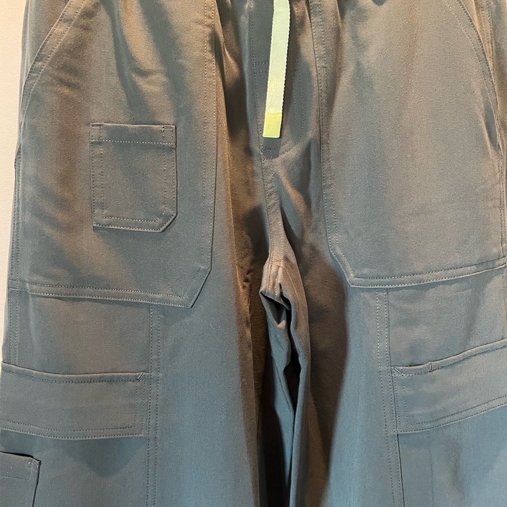 Figs cargo pants color Bonsai